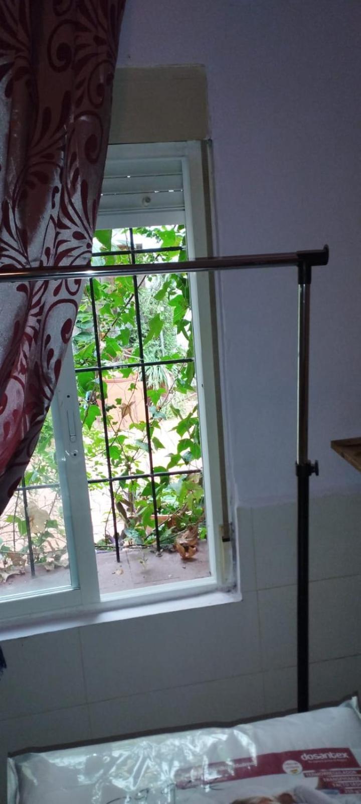 Sleep & Shower In A Typical District Apartamento