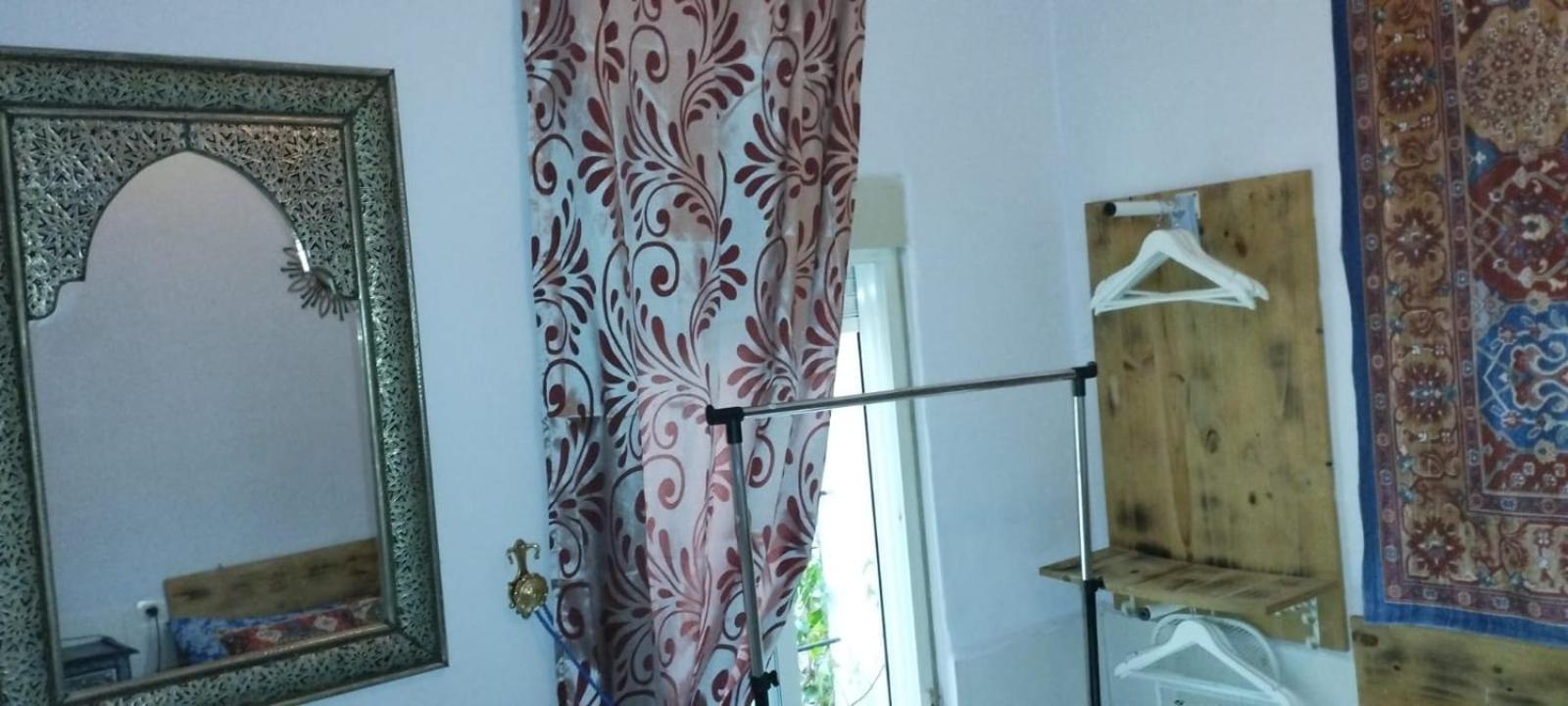 Sleep & Shower In A Typical District Apartamento