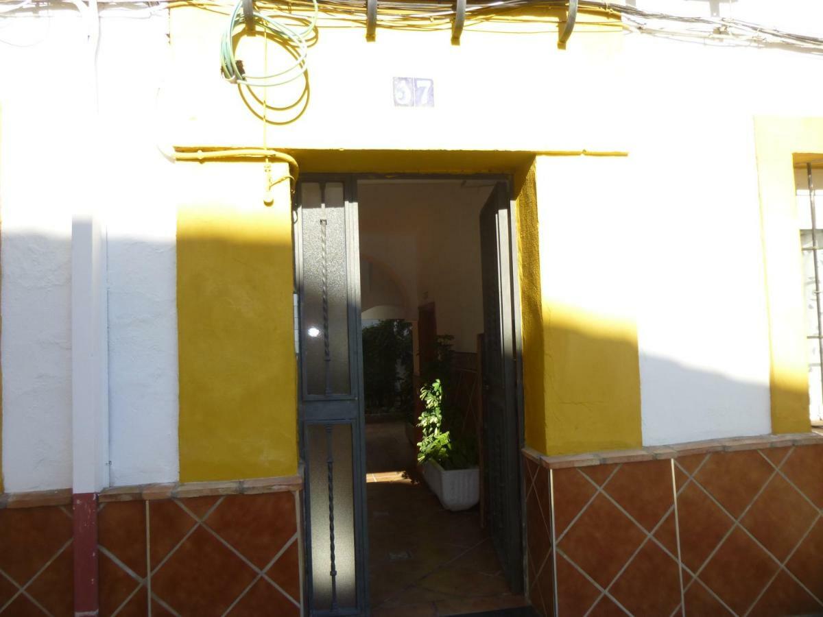 Sleep & Shower In A Typical District Apartamento